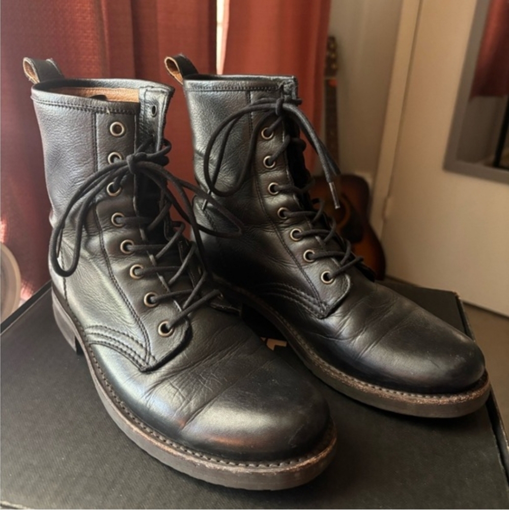 Frye Veronica Black Leather Combat Boots Sz 8 box is included.